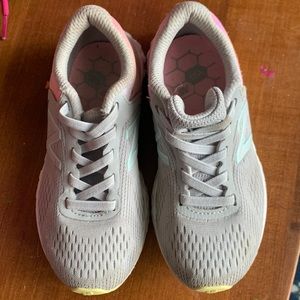 Toddler new balance sneakers